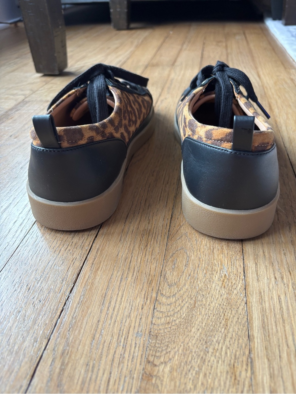 Vionic Winny Leather Low Top Sneakers Tan Leopard Print Size 9.5 - Picture 2 of 7